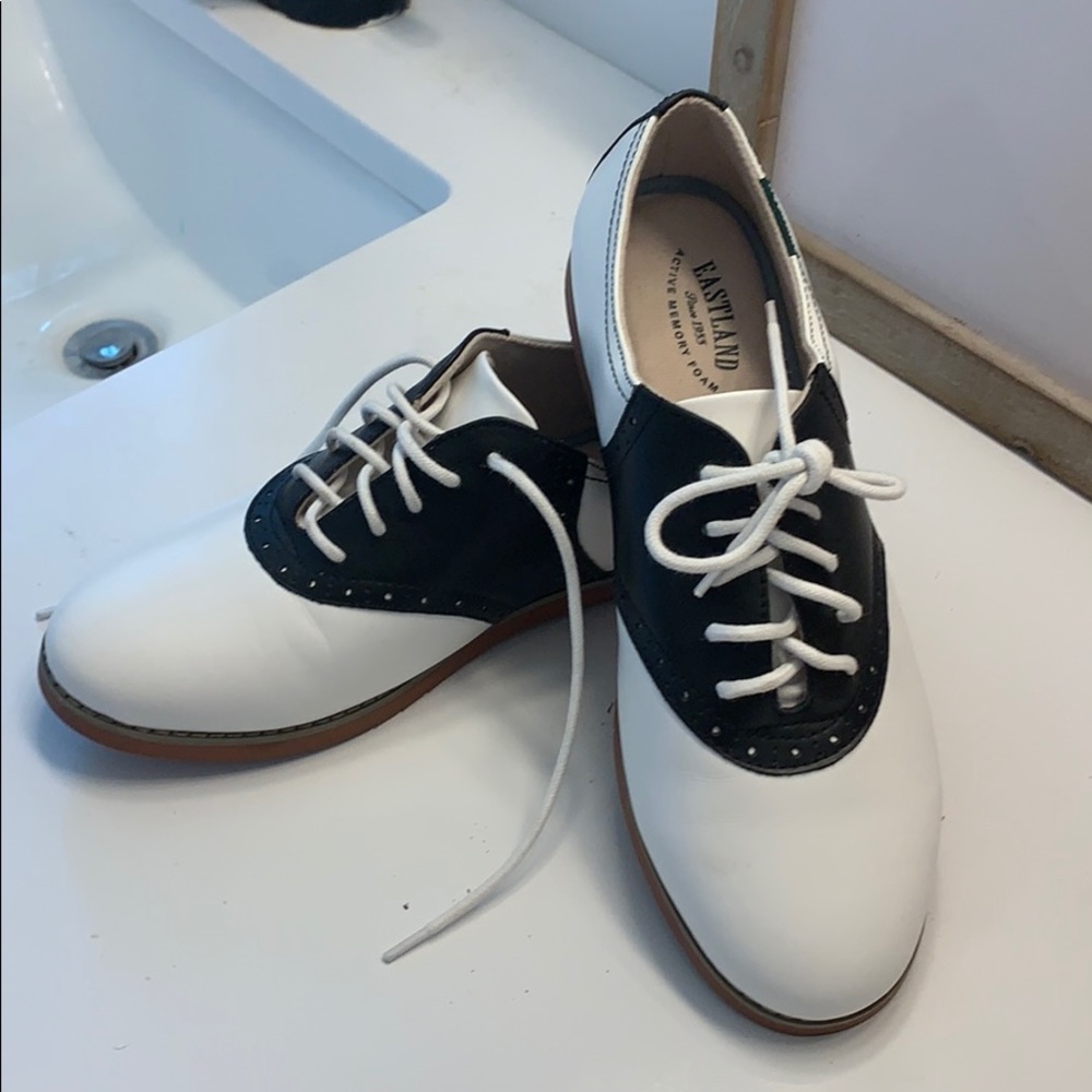 Authentic Eastland “Sadie” Oxford Loafer